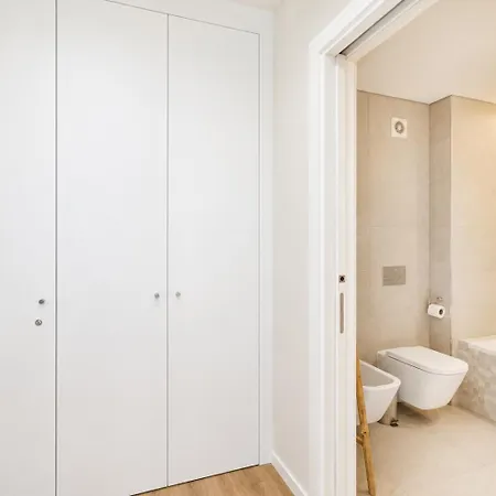 Spacious 2-suite Flat With Balconies In Portimão