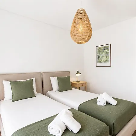 Lägenhet Spacious 2-suite Flat With Balconies In