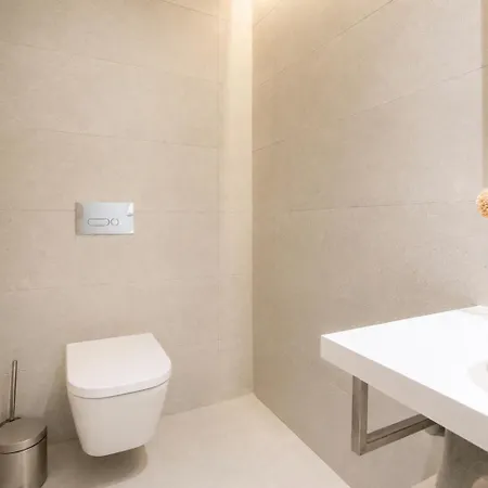 Spacious 2-suite Flat With Balconies In Lägenhet Portimão