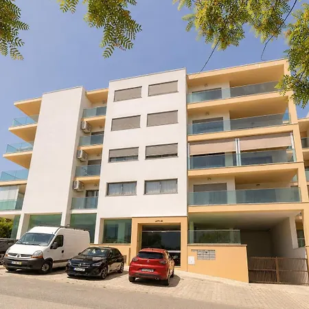 Spacious 2-suite Flat With Balconies In Portimão