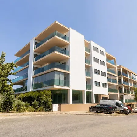 Spacious 2-suite Flat With Balconies In